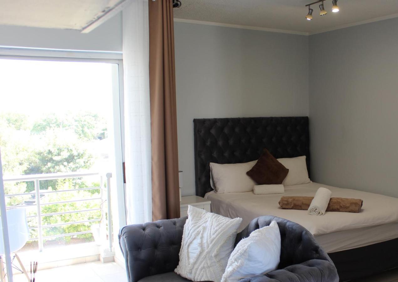 Abigail'S Studio Apartment @ Trift Tower Windhoek Exteriör bild